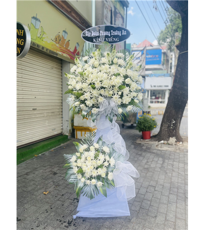 Kệ hoa chia buồn 004