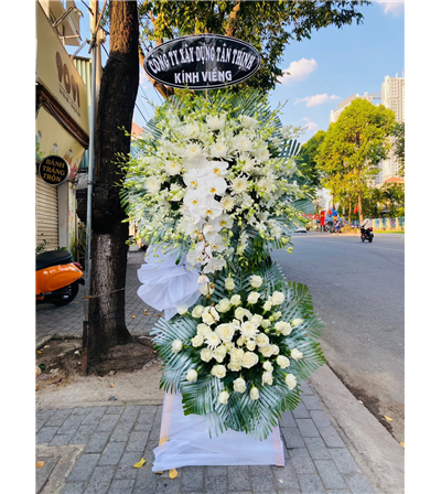 Kệ hoa chia buồn 008