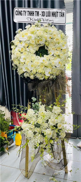 Kệ hoa chia buồn 042